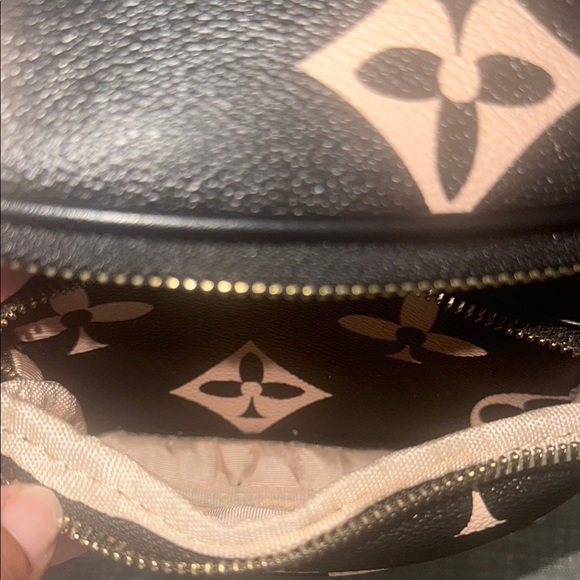 Fashion Stylish Black and Cream Women's Crossbody Bag - Picture 8 of 9